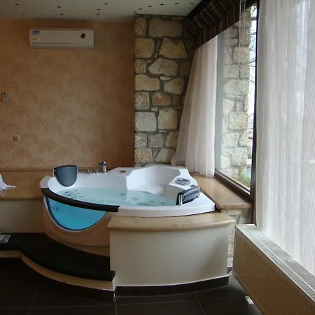 Nymfes 4* Loutraki (Pella)